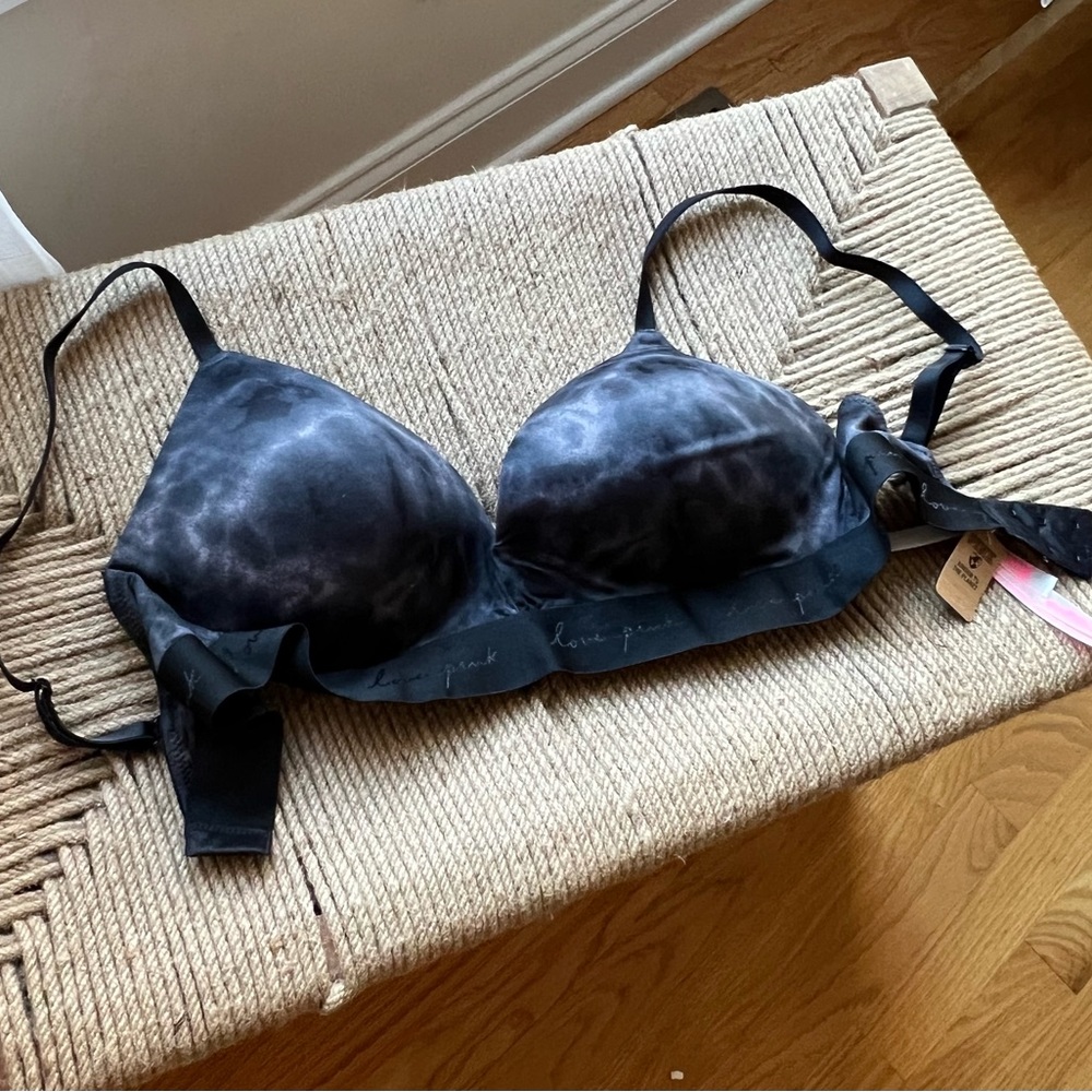 NWT Victoria’s Secret PINK black tie dye wireless bra